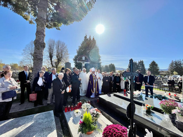 Molitva na grobu sestre Žarke                                                                                                                                                                                                                             